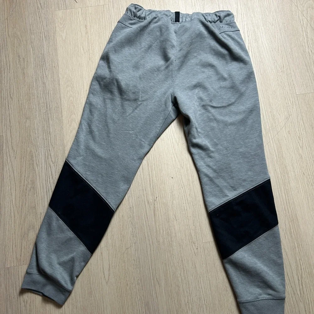 Jordan Men's Grey & Black Slim Fit Tech Fleece Joggers Sweatpants Size M